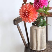 秋のお花を上手に生けよう カラーバリエーションが豊富なダリアの楽しみ方 Folk