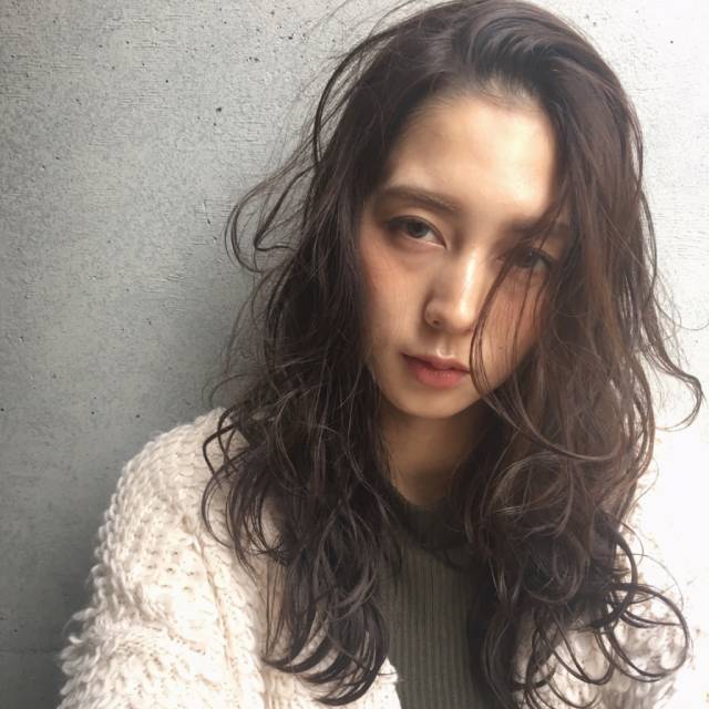 前髪なしミディアムヘアで大人の魅力up 色っぽさ重視の30代の髪型まとめ Folk