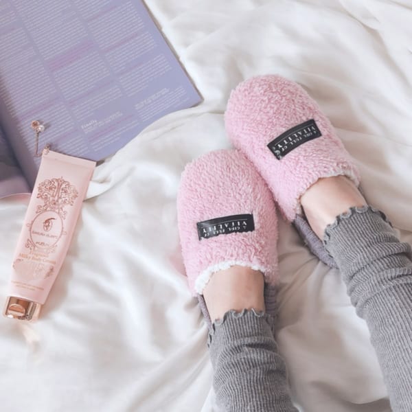 プチプラで寒い季節を乗り越えよう 冷え性の方必見の手元 足元あったかグッズ Folk