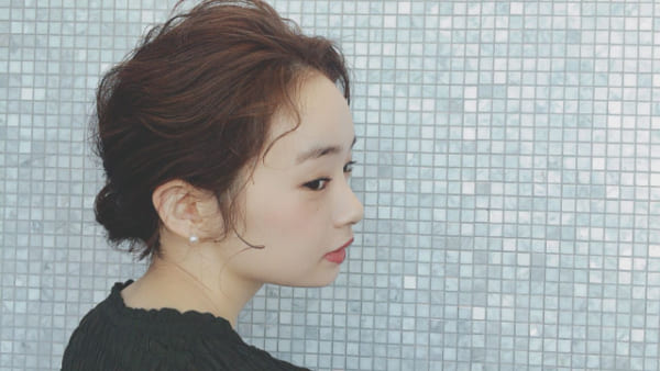大人の可愛さ際立つボブのアップアレンジ