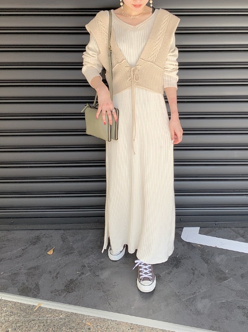 春 ロングワンピースの最新コーデ集 カラー別 大人の着こなしテク Folk