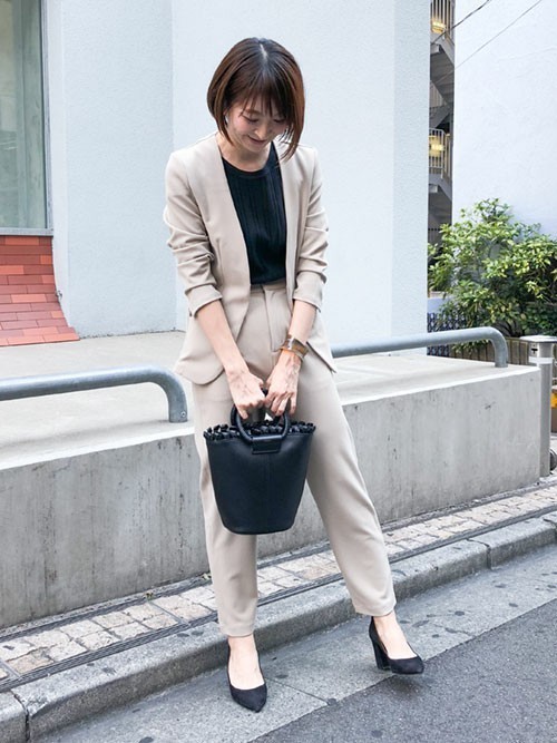 大人女性のビジネスカジュアル決定版 季節別お手本コーデをご紹介 Folk