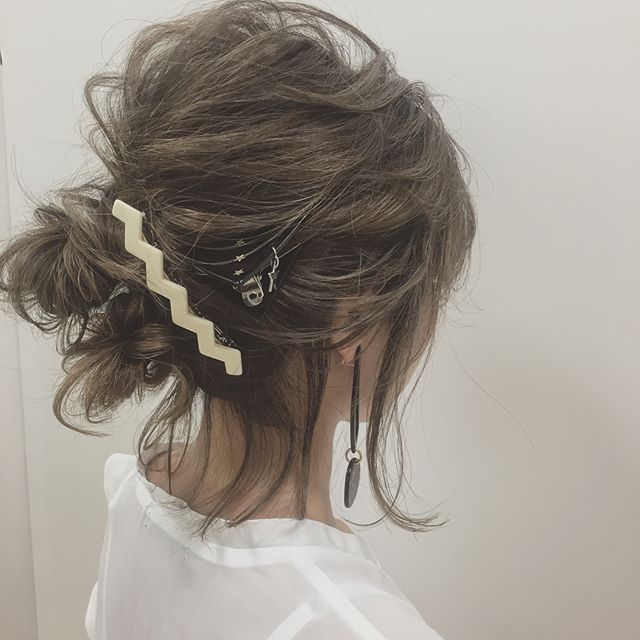 バレッタを使った髪型まとめ 長さ別 簡単ヘアアレンジを大公開 Folk