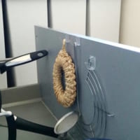 【セリアetc.】掃除が楽になる♪100均アイテムを使った浮かす収納アイディア