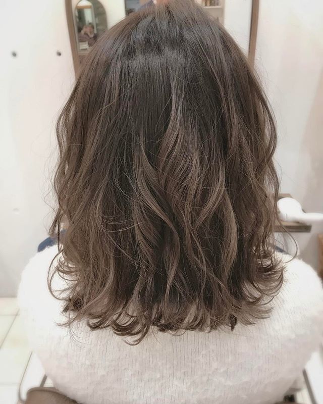 最新 ミディアムヘアで春らしさup 今年流行りの髪型をチェックしよう Folk