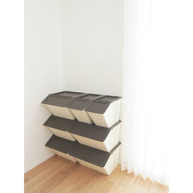 狭いリビングでも大丈夫 マネしたい おもちゃ収納 アイデアを大公開 Folk