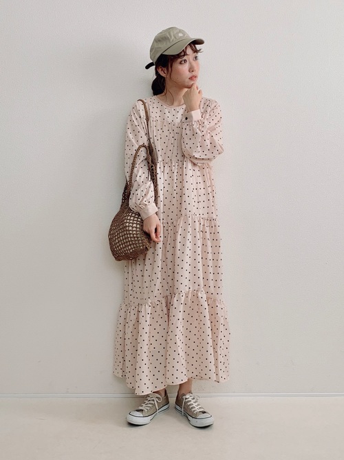 春 ワンピース スニーカーの正解コーデまとめ 抜け感のある着こなし術 Folk