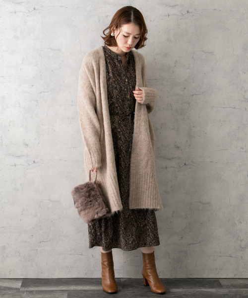 春 大人コーデに欠かせない ベージュカーディガンのおしゃれな着こなし Folk