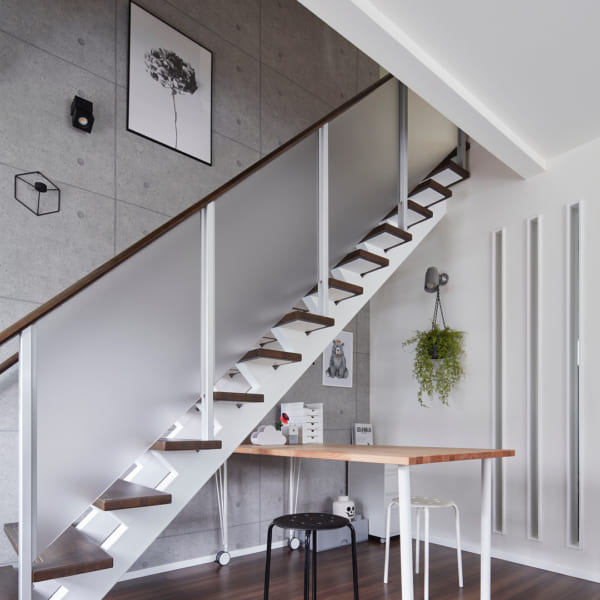 階段下スペース は収納に使えるだけじゃない あっと驚く活用アイデア Folk