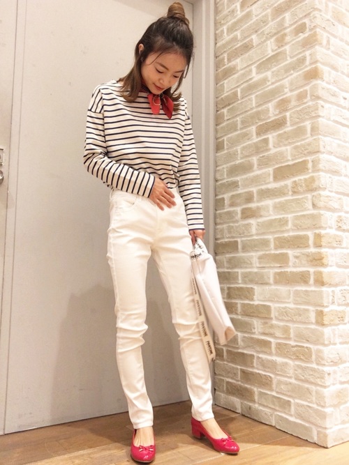 春 スキニーは 白 を選んで きれいめが叶う大人コーデ30選 Folk