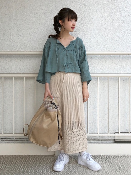 春 大人はベージュでキメる 楽ちんリュックで叶うおしゃれコーデ術 Folk