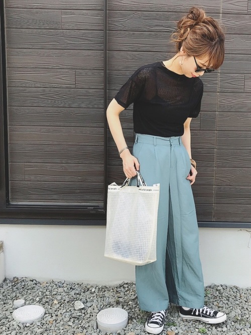 最新 40代に似合う ワイドパンツ スニーカーの季節別コーデ特集 Folk