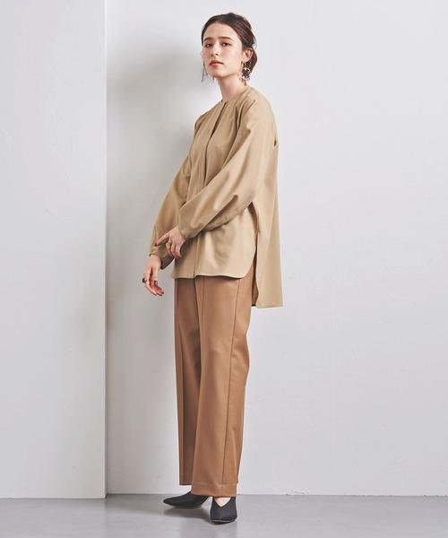 最新 春に絶対重宝する ベージュブラウスの旬感コーデをご紹介 Folk