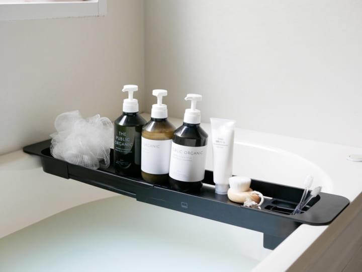 快適なバスタイムを ラック替わりとしても使える伸縮式の バスタブトレー Folk
