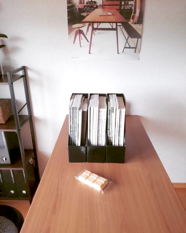 ニトリetc 本棚を使わず手軽に収納 あのショップアイテムでお家の本を整理整頓 Folk