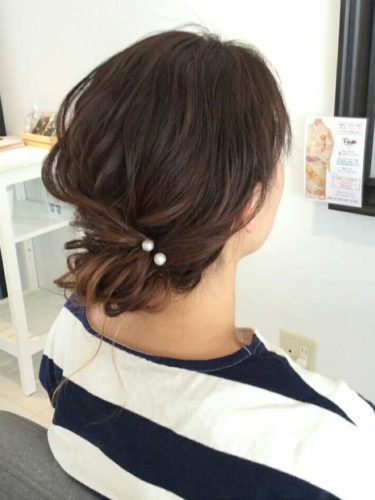 オフィスカジュアルのロングヘアアレンジ・アップ