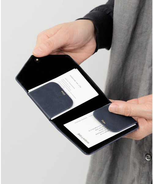 スマートなイメージを印象付ける名刺入れ