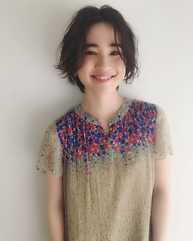 面長はショートヘアで決める モテ女子がオーダーする前髪なし小顔スタイル Folk