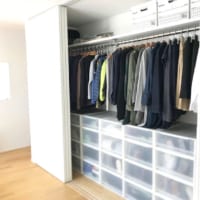 これでクローゼットが整えられる！美しいクローゼット収納のためのアイデア