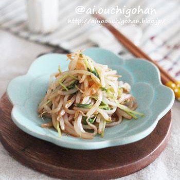 炊き込みご飯の付け合わせ！ピリ辛もやしナムル