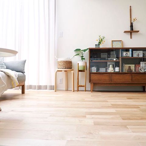 素足に心地よい無垢材フローリングを選びたい 材質による特徴をチェックしよう Folk