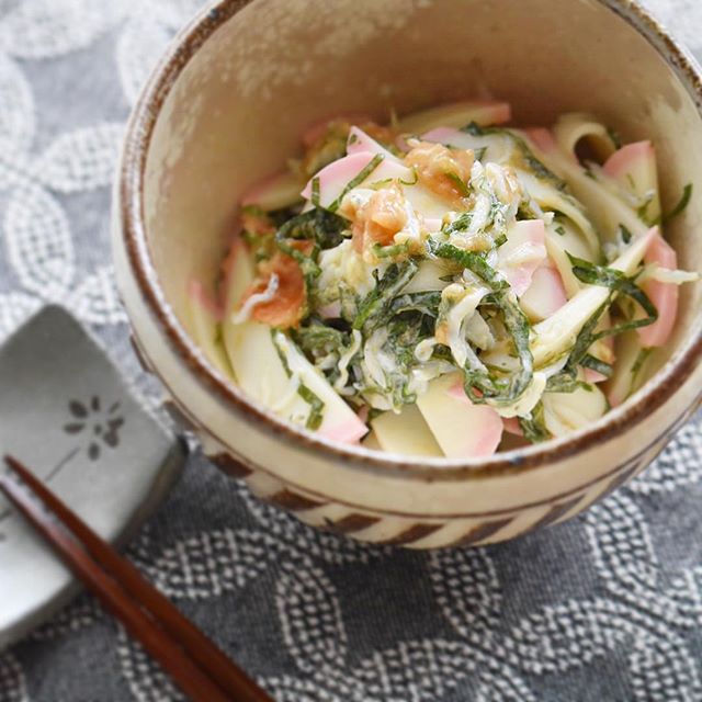 天ぷらの副菜!かまぼことシラスの梅大葉和え