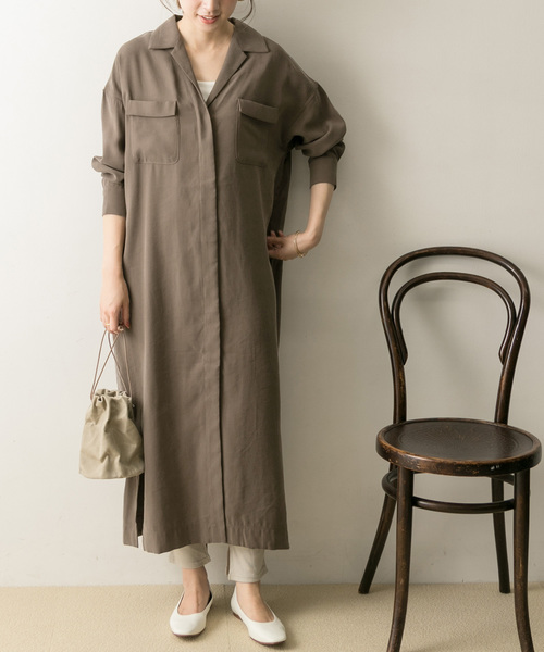ロングシャツワンピース×フラットシューズ