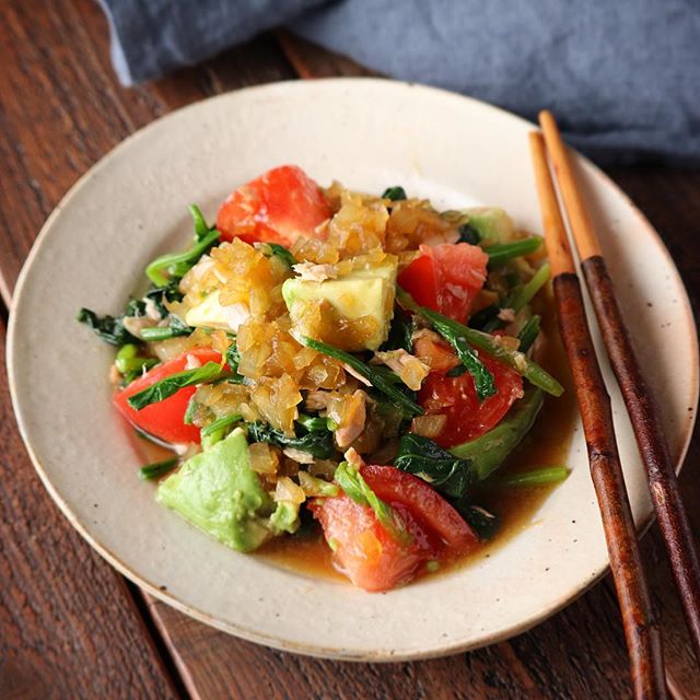 副菜のレシピ！緑黄色野菜とアボカドのツナ和え