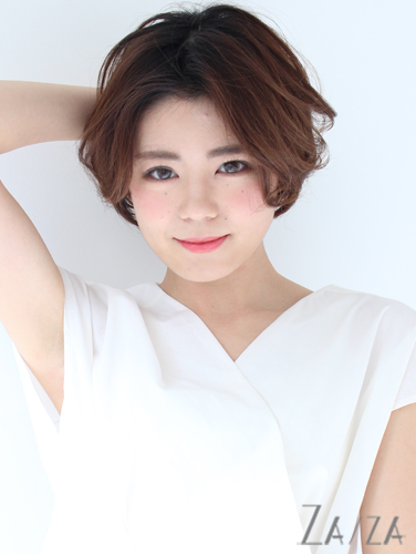 軽やかな小顔見えゆるふわヘアスタイル