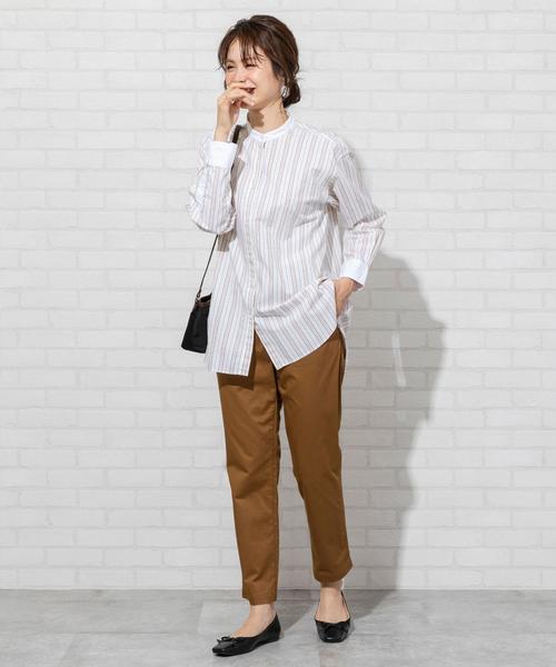 バンドカラーロングシャツ×テーパードパンツ