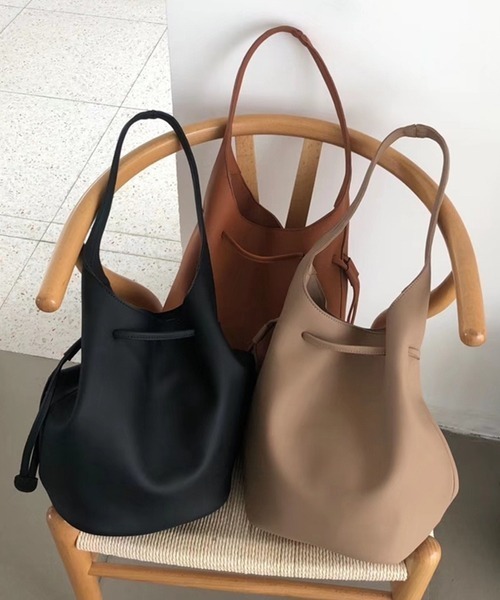 大人っぽいワンショルダートートバッグ