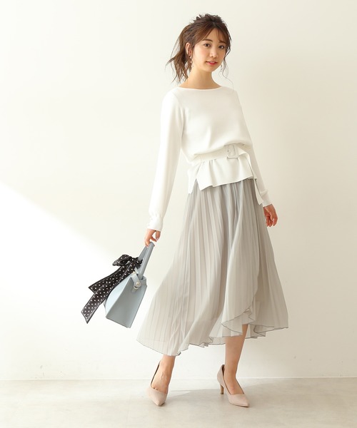 ふんわりチュールで大人可愛い服装