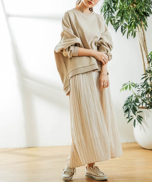 スウェットでこなれ感のある東京の服装