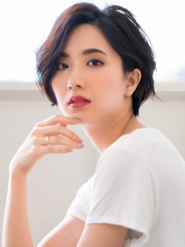 丸顔をハンサムに見せるヘアスタイル