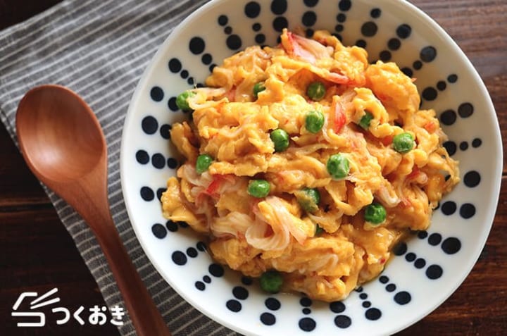 たこ焼きの副菜に！カニカマで作る半熟かに玉