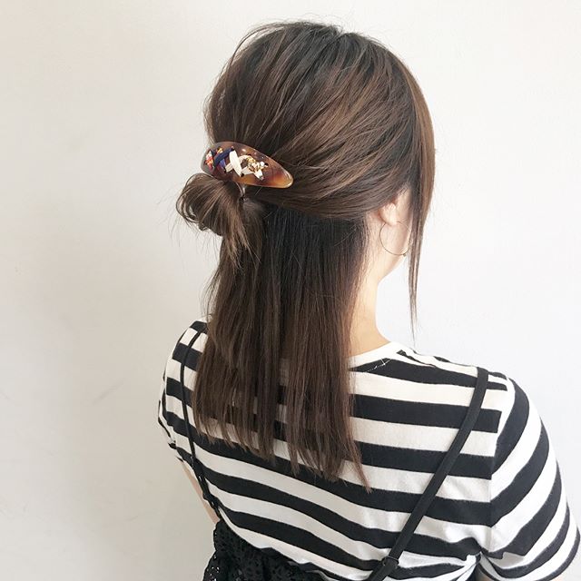 簡単なのに大人可愛い オフィスにおすすめのハーフアップヘアアレンジ特集 Folk