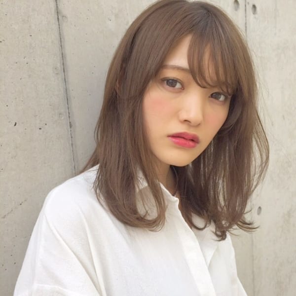丸顔カバーが叶うミディアムの髪型30選 30代に似合う小顔ヘアスタイルをご紹介 Folk