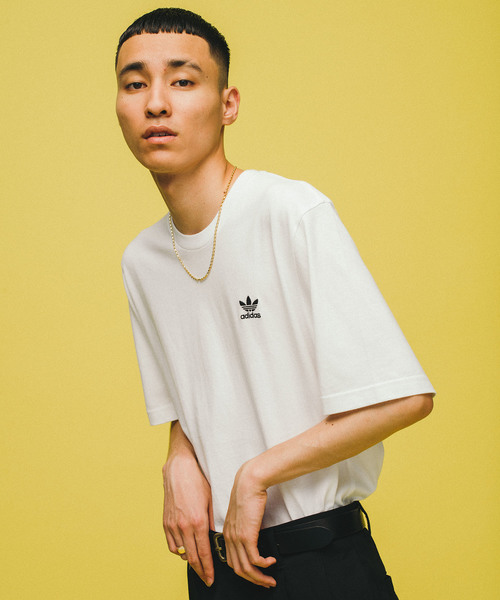 人気ブランドのシンプルなTシャツ