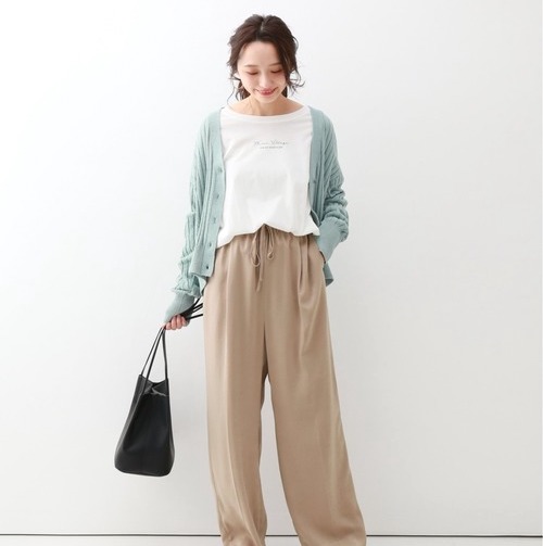 ゆったり穿けてきちんとおしゃれ リラックスパンツのレディースコーデ Folk
