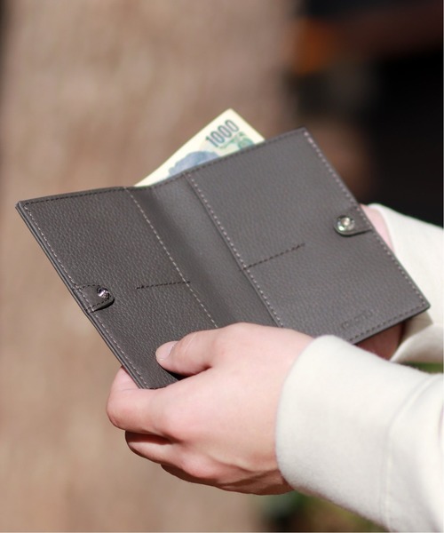 薄型のカウレザー製スリムウォレット