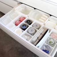 そのひと工夫で使いやすさがupする カップボード の引き出し収納方法 Folk