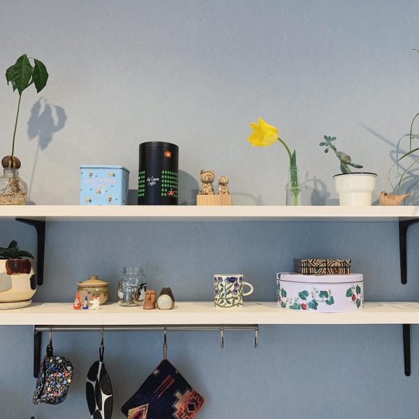 家にお花を飾ろう おすすめのフラワーベースや真似したいお花の飾り方をご紹介 Folk