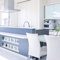 キッチン前のカウンターを最大限に活用しよう 素敵な収納 活用アイデア Folk