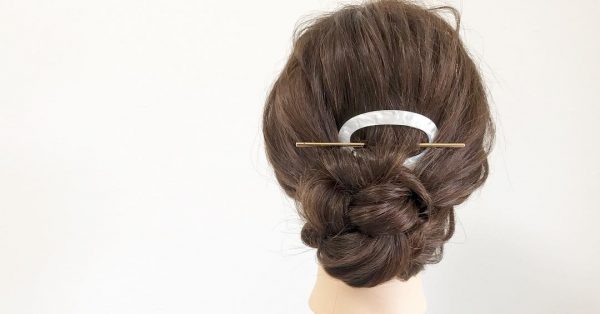 三つ編みで作る大人のお団子ヘアアレンジ