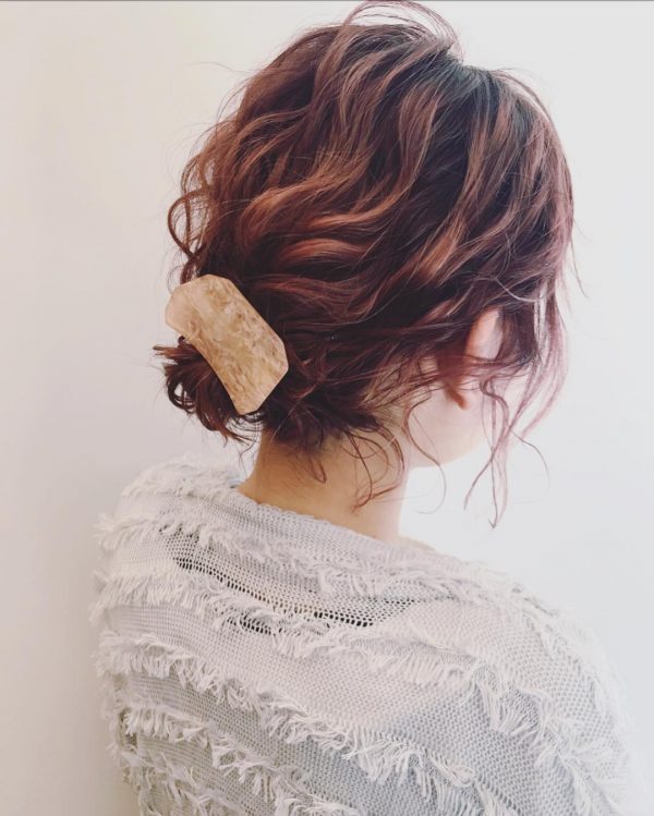 アップに見えるボブヘアアレンジ