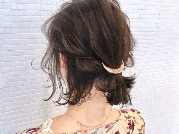 まとめ髪風のボブヘアアレンジ