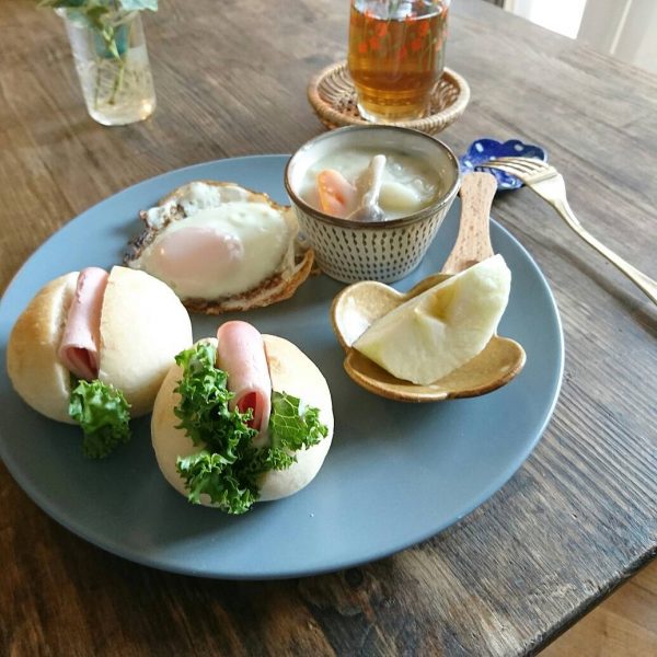 せっ器の素材感がおしゃれなプレート