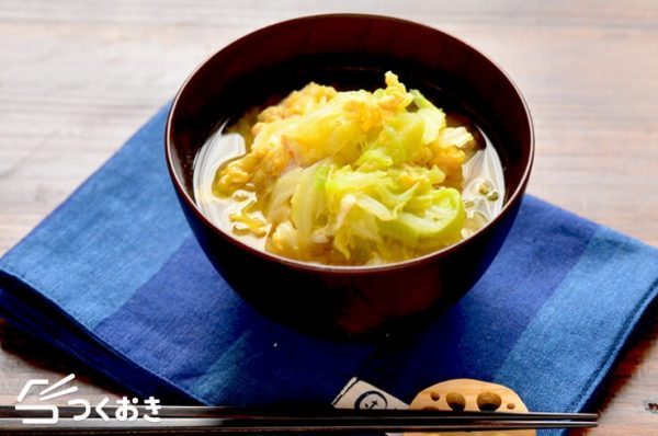 おしゃれな料理！キャベツとささみのかき玉味噌汁