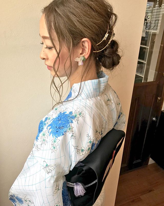 花火大会におすすめのロングの髪型21選 大人に似合う愛されヘアアレンジをご紹介 Folk