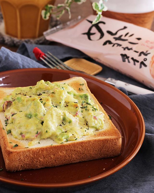 大量消費に人気!アボカド明太ディップトースト